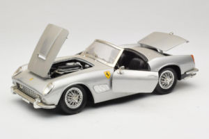 Ferrari California カブリオレ シルバー Tonka 1:18 01109-S1 メタル - 画像 2/8