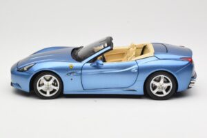 Ferrari California ライトブルー Hot Wheels 1:18 N2043 メタル - 画像 4/8