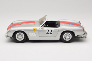 Ferrari California #22 シルバー レッドストライプ 1966 Tonka 1:18 01109-S2 メタル - 画像 4/8