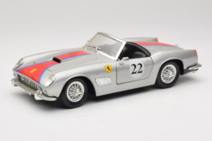 Ferrari California #22 シルバー レッドストライプ 1966 Tonka 1:18 01109-S2 メタル