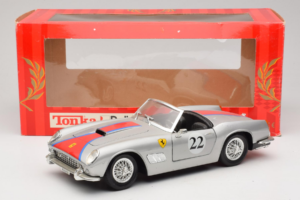 Ferrari California #22 シルバー レッドストライプ 1966 Tonka 1:18 01109-S2 メタル - 画像 8/8