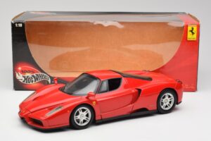 Ferrari Enzo レッド Hot Wheels 1:18 56293 メタル - 画像 8/8