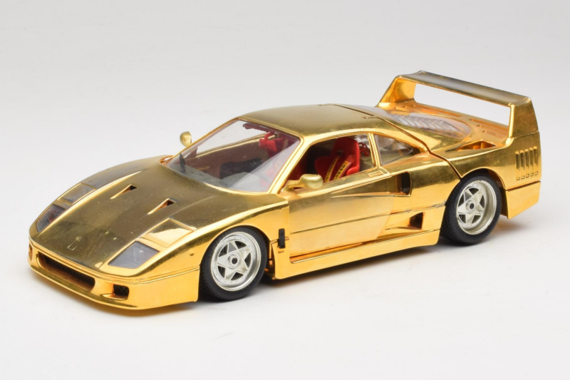 Ferrari F40 Chrome Gold Limited Edition 250 pcs Bburago 1:18 3332-G1 メタル