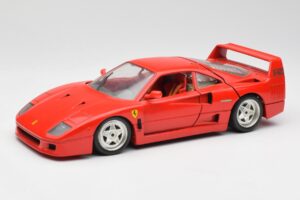 Ferrari F40 レッド Bburago 1:18 3032 メタル