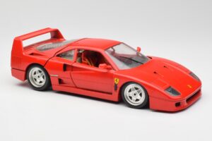 Ferrari F40 レッド Bburago 1:18 3032 メタル - 画像 6/8