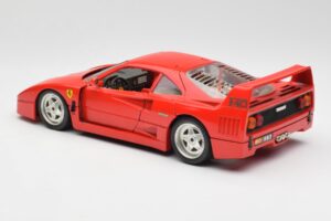 Ferrari F40 レッド Bburago 1:18 3032 メタル - 画像 7/8