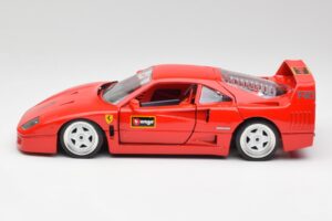Ferrari F40 レッド Bburago 1:18 3332 メタル - 画像 4/8