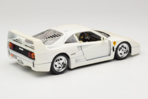 Ferrari F40 ホワイト Bburago 1:18 3332-W4 メタル - 画像 3/8