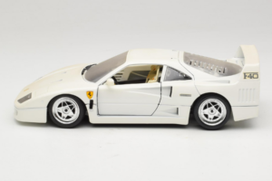 Ferrari F40 ホワイト Bburago 1:18 3332-W4 メタル - 画像 4/8