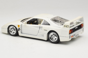 Ferrari F40 ホワイト Bburago 1:18 3332-W4 メタル - 画像 7/8
