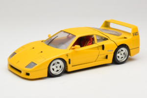 Ferrari F40 イエロー Bburago 1:18 3032-Y1 メタル
