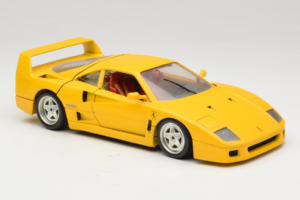 Ferrari F40 イエロー Bburago 1:18 3032-Y1 メタル - 画像 6/8