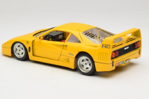 Ferrari F40 イエロー Bburago 1:18 3032-Y1 メタル - 画像 7/8