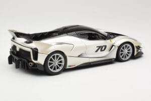 Ferrari FXX-K Evo #70 ホワイト Bburago 1:18 18-16012 メタル - 画像 3/8