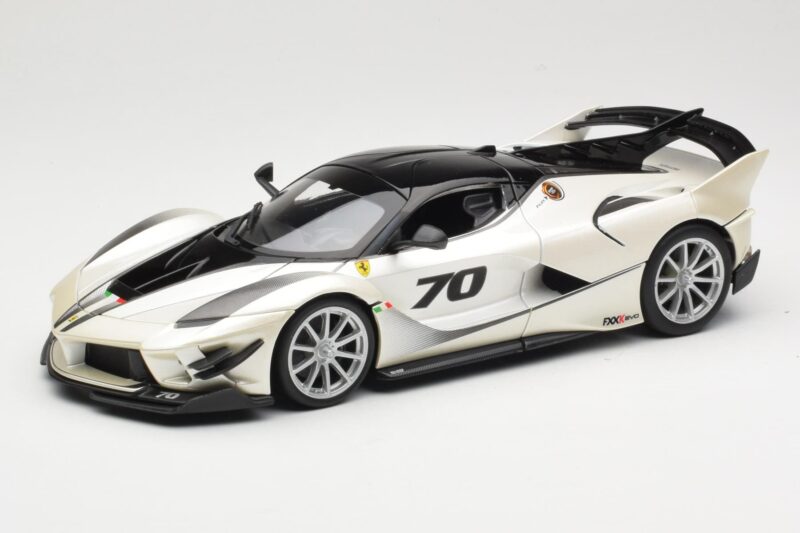 Ferrari FXX-K Evo #70 ホワイト Bburago 1:18 18-16012 メタル
