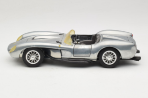 Ferrari Testa Rossa Chrome Silver Hot Wheels 1:18 25737 メタル - 画像 4/8