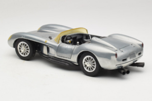 Ferrari Testa Rossa Chrome Silver Hot Wheels 1:18 25737 メタル - 画像 7/8