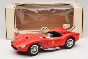 Ferrari 250 Testa Rossa レッド Bburago 1:18 3007-P2 メタル - 画像 8/8