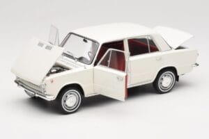 Fiat 124 ホワイト IXO 1:18 18CMC205OP メタル - 画像 2/8