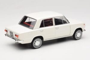 Fiat 124 ホワイト IXO 1:18 18CMC205OP メタル - 画像 3/8