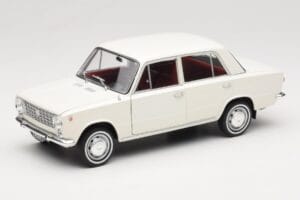 Fiat 124 ホワイト IXO 1:18 18CMC205OP メタル