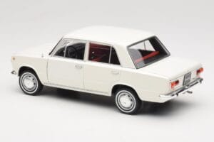 Fiat 124 ホワイト IXO 1:18 18CMC205OP メタル - 画像 7/8
