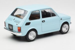 Fiat 126 ライトブルー MCG 1:18 MCG18415 メタル - 画像 2/6