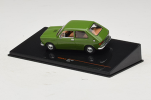 Fiat 127 グリーン IXO 1:43 CLC607N メタル - 画像 3/4