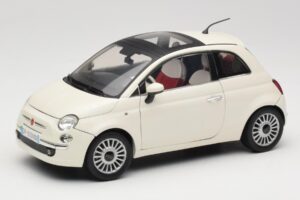 Fiat 500 ホワイト Mondo Motors 1:18 500291 メタル