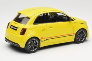 Abarth 500e イエロー IXO 1:18 MCG18498 メタル - 画像 2/6