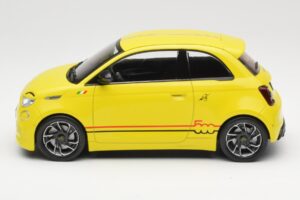 Abarth 500e イエロー IXO 1:18 MCG18498 メタル - 画像 3/6