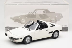 Fiat X1/9 ホワイト Minichamps 1:18 100121685 メタル - 画像 8/8