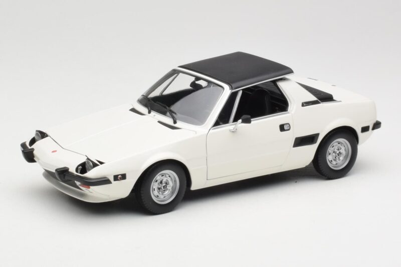 Fiat X1/9 ホワイト Minichamps 1:18 100121685 メタル