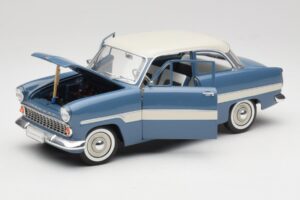 Ford Taunus 12M P2 ブルー ストライプ Revell 1:18 08880-M1 メタル - 画像 2/8