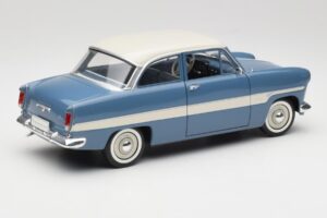 Ford Taunus 12M P2 ブルー ストライプ Revell 1:18 08880-M1 メタル - 画像 3/8