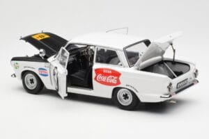 Ford Cortina Mk1 #3 P. Hughes / B. Young African Safari Rally 1964 AUTOart 1:18 86428 メタル - 画像 5/8