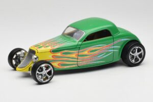 Ford Coupe グリーン・ウィズ・ファイア Road Signature 1:18 30109 メタル