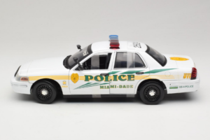 Ford Crown Victoria Police Interceptor CSI Miami GreenLight 1:18 13514 メタル - 画像 3/6