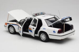 Ford Crown Victoria RCMP Police Car AUTOart 1:18 72706 メタル - 画像 5/8
