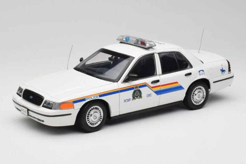 Ford Crown Victoria RCMP Police Car AUTOart 1:18 72706 メタル