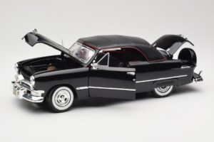 Ford Deluxe カブリオレ ブラック Maisto 1:18 31681 メタル - 画像 2/8