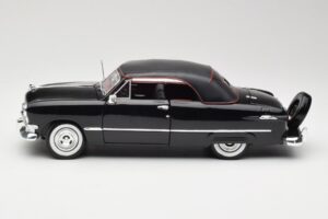 Ford Deluxe カブリオレ ブラック Maisto 1:18 31681 メタル - 画像 4/8