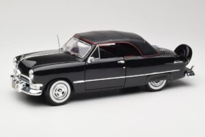 Ford Deluxe カブリオレ ブラック Maisto 1:18 31681 メタル