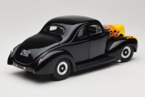 Ford Deluxe Hot Rod ブラック Universal Hobbies 1:18 6002 メタル - 画像 3/8