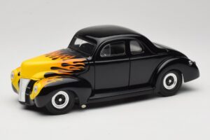 Ford Deluxe Hot Rod ブラック Universal Hobbies 1:18 6002 メタル