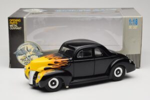 Ford Deluxe Hot Rod ブラック Universal Hobbies 1:18 6002 メタル - 画像 8/8
