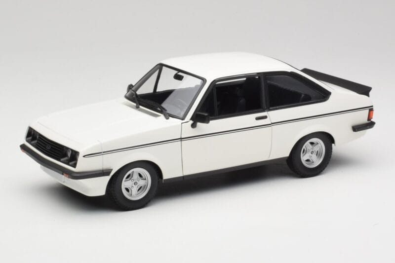 Ford Escort Mk2 RS 2000 LHD ホワイト Minichamps 1:18 150084300 メタル