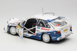 Ford Escort RS Cosworth Mobil 1 #6 F. Delecour / D. Grataloup Rally Monte Carlo Night Version Winner 1994 UT Models 1:18 3945 - 画像 5/8
