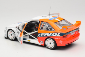 Ford Escort RS Cosworth Repsol #5 C. Sainz / L. Moya RAC Rally 1997 UT Models 1:18 39750 メタル - 画像 5/8