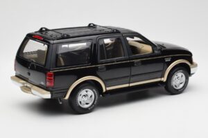 Ford Expedition Eddie Bauer ブラック UT Models 1:18 22710 メタル - 画像 2/7